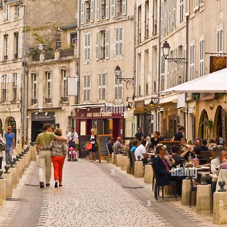Charmant Cocon Iode Cosy Equipe, Baigne De Lumiere, Situe Au Coeur De La Rochelle A 1Min A Pied Du Marche Central Avec Tv Et Wifi Buitenkant foto